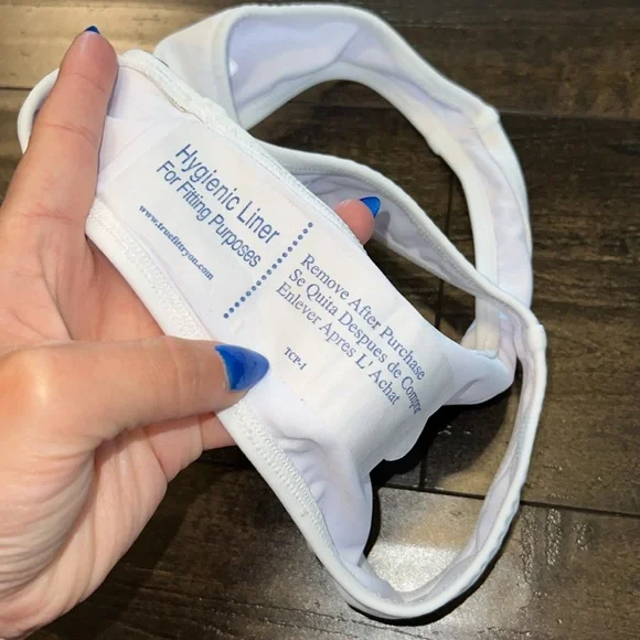 NWOT Swimwear Cheeky Bikini Bottoms - made in Dominican Republic - Picture 3 of 4